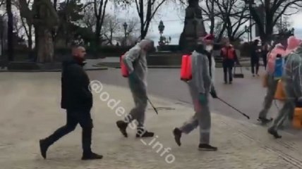 Цирк и показуха: антикоронавирусная обработка мэрии в "красной" Одессе разозлила сеть (фото, видео)