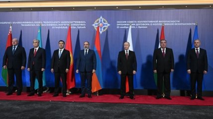 Лидеры стран-членов ОДКБ на саммита 23 ноября
