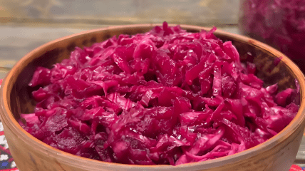 Квашеная капуста со свеклой