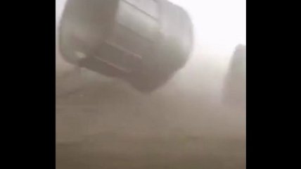 Многометровые бочки летали, как игрушечные: на Алтае прошел сильнейший ураган  (видео)