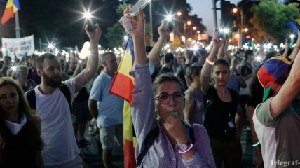 Протесты в Румынии: Около 12 тысяч человек остаются на улицах Бухареста