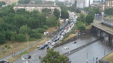 Підтоплення біля станції метро "Берестейська"