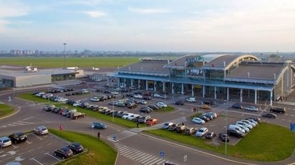 Аэропорт "Жуляны" возобновил работу