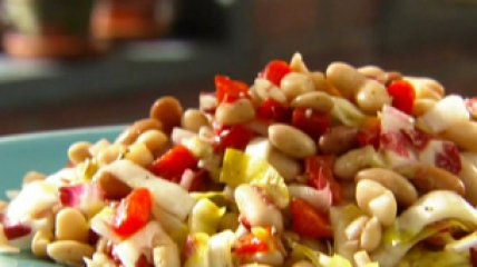 Салат с фасолью и цикорием