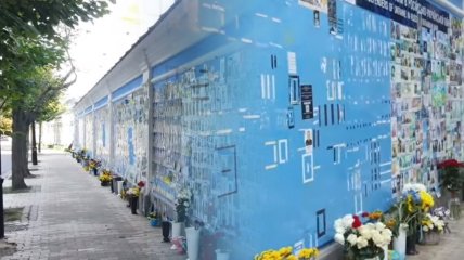 "Якась падла зриває": у Києві зіпсували Стіну Пам’яті загиблим воїнам, українці розлючені (відео)