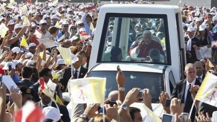 Сегодня Папа Римский в последний раз проедет на папамобиле