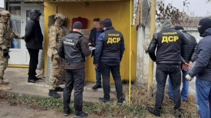 На Хмельнитчине задержали членов ОПГ за вымогательство денег