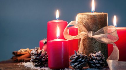 Свечи горят в праздник