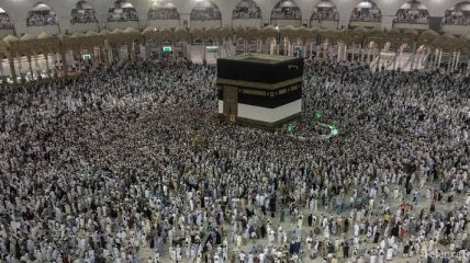 В Саудовской Аравии подсчитали, сколько паломников уже прибыли на хадж в Мекку