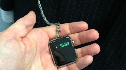 Том Форд превратил Apple Watch в модные карманные часы