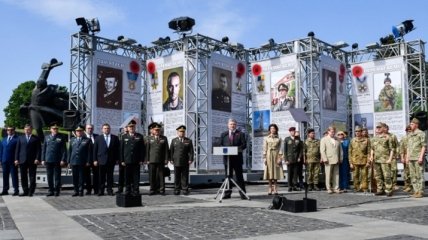 Порошенко сравнил видение 9 мая в Украине и России