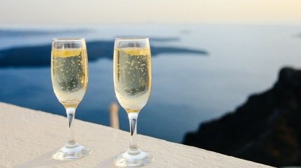 Что говорят медики о бокале шампанского: польза или вред?