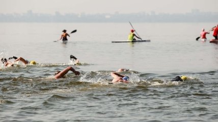 В Черкассах состоялся 10-километровый заплыв через Днепр