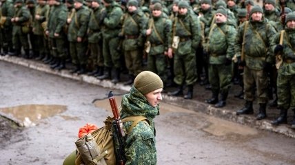 Деякі росіяни вже рекомендують представникам чоловічої статі не виходити на вулицю, щоб не опинитися в армії
