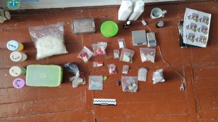 Наркобарон із гуртожитку: на Хмельниччині у студента знайшли наркотиків на 4 мільйони (фото)