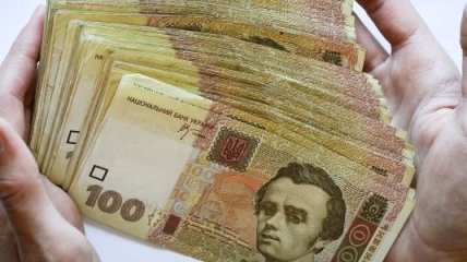 Трое молодых людей украли у дедушки 100 тысяч гривен