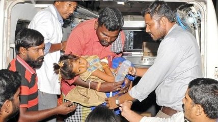 В Индии от отравления едой погибли 15 человек, из них двое детей