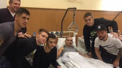 Футболисты "Динамо" посетили раненых воинов АТО
