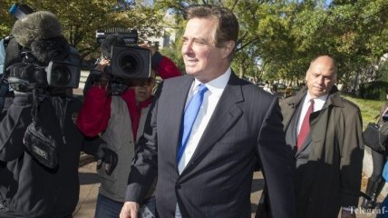 Защита Манафорта объяснила наличие у него чужого телефона и 3 паспортов