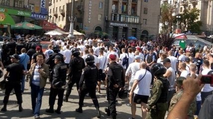 На Майдане подрались футбольные фанаты, есть пострадавшие