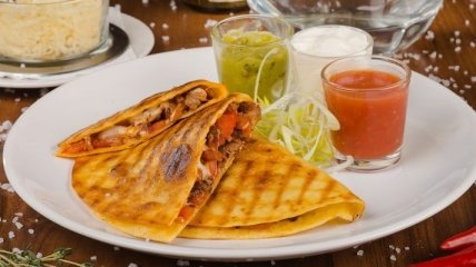 Рецепт дня: мексиканская кесадилья с говядиной и соусом гуакамоле