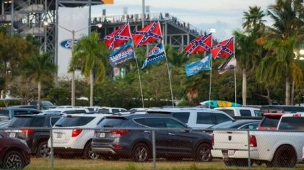 На фоне протестов NASCAR запретила использование флага конфедерации