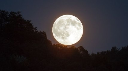 Луна может быть драгоценным металлом (Фото)