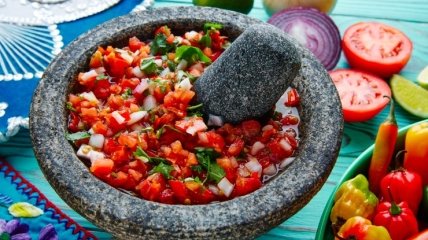 Традиционное блюдо мексиканской кухни - пико-де-гайо