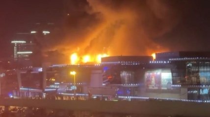 Пожежа у концерт-холі поширилася на 13 000 квадратних метрів
