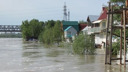 В пригороде Барнаула прорвало дамбу, жители покидают свои дома