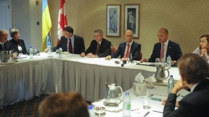 Яценюк встретился с украинской общиной Канады