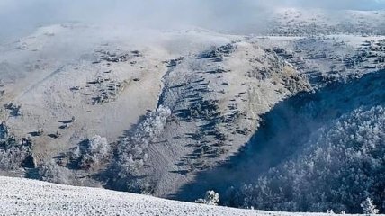 Зима наступает: появились сказочные фото снега на Ай-Петри  