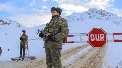 Россия и Турция укрепляются в Карабахе, пока Баку "закрывает глаза"