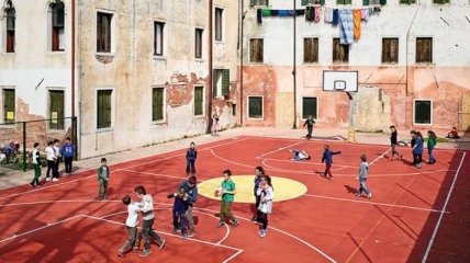 Как выглядят школьные площадки в разных странах мира (Фото) 