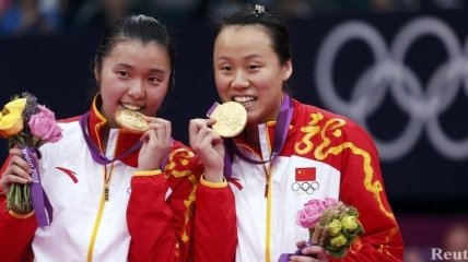 Китаянки - олимпийские чемпионки по бадминтону в парном разряде