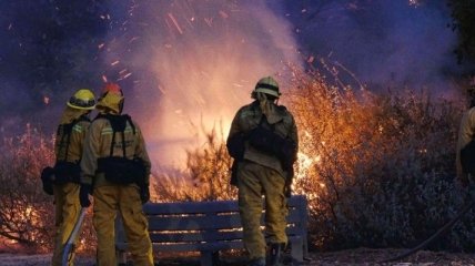 В Калифорнии распространился масштабный пожар "Старый Огонь"