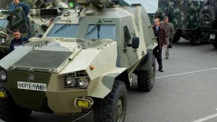 Нацгвардия и армия получат на вооружение БТРы "Дозор"