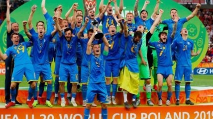 Гройсман поздравил футболистов сборной Украины U-20