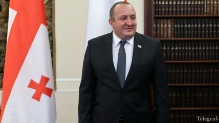 Президент Грузии отказался ехать в Москву на военный парад