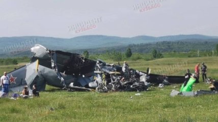 Самолет с пассажирами потерпел крушение на аэродроме в России: фото, видео и данные о жертвах