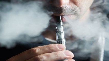 В Украине предлагают запретить оборот традиционных и электронных сигарет