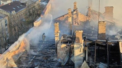 Пожар в Одесском колледже: под завалами обнаружили тело женщины