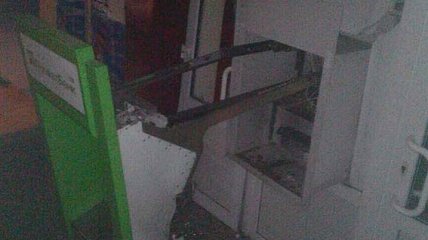 В Харьковской области люди в камуфляже взорвали банкомат ПриватБанка