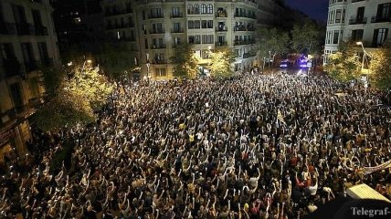 Жители Барселоны просят прекратить насилие (Фото)