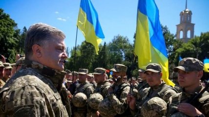 Порошенко: 415 воинов-десантников погибли в боях на Донбассе