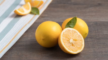 Лимон содержит витамин С в небольших количествах