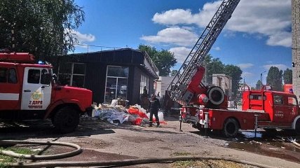 В Чернигове масштабный пожар на складах