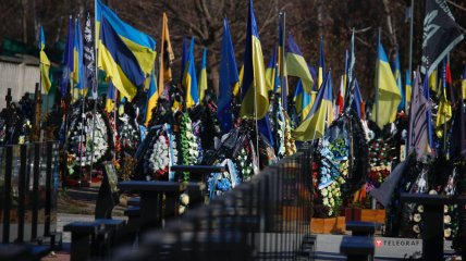Зробили фоторепортаж, як виглядає Лісовий цвинтар у Києві у листопаді 2022 року