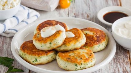 Вкусные сырники с брынзой и беконом за 20 минут