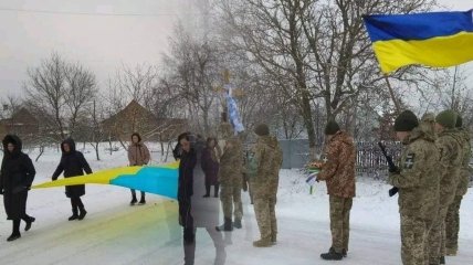 Попрощатися з воїнами прийшли близькі, побратими та небайдужі громадяни